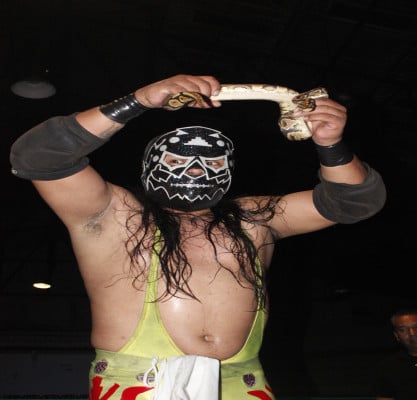 Tótem I con su fiel acompañante.