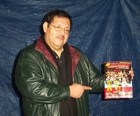 Una década sin Antonio Peña: Recordando a un promotor visionario 7 Antonio Peña con Súper Luchas / Foto de Rostro Oculto