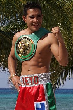 Thompson aspira al título súper pluma