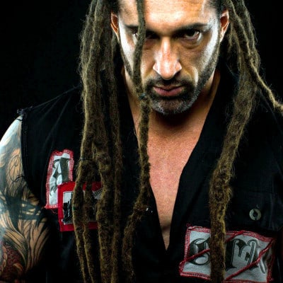 Tyler Reks no suelta a John Cena