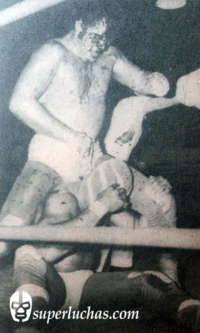 En un día como hoy... 1977: Perro Aguayo y Fishman vs. Faraón y Ringo Mendoza... 1945: Bobby Arreola, Campeon de Peso Medio del Norte 2 El Farón vs. Fishman