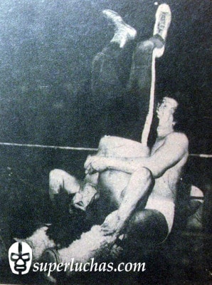 Perro Aguayo vs. Sangre Chicana