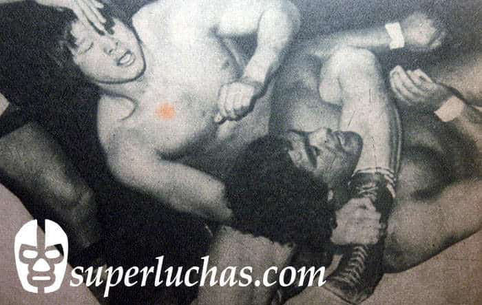 Pak Choo (Kengo Kimura) vs. El Halcón Ortiz