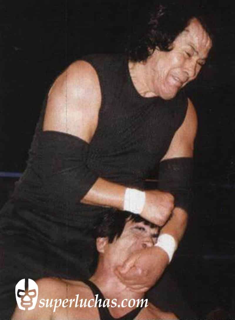 Perro Aguayo vs. Cien Caras