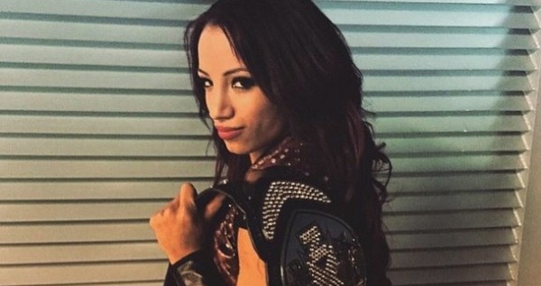 Sasha Banks con el campeonato femenino de NXT - instagram.com/sashabankswwe