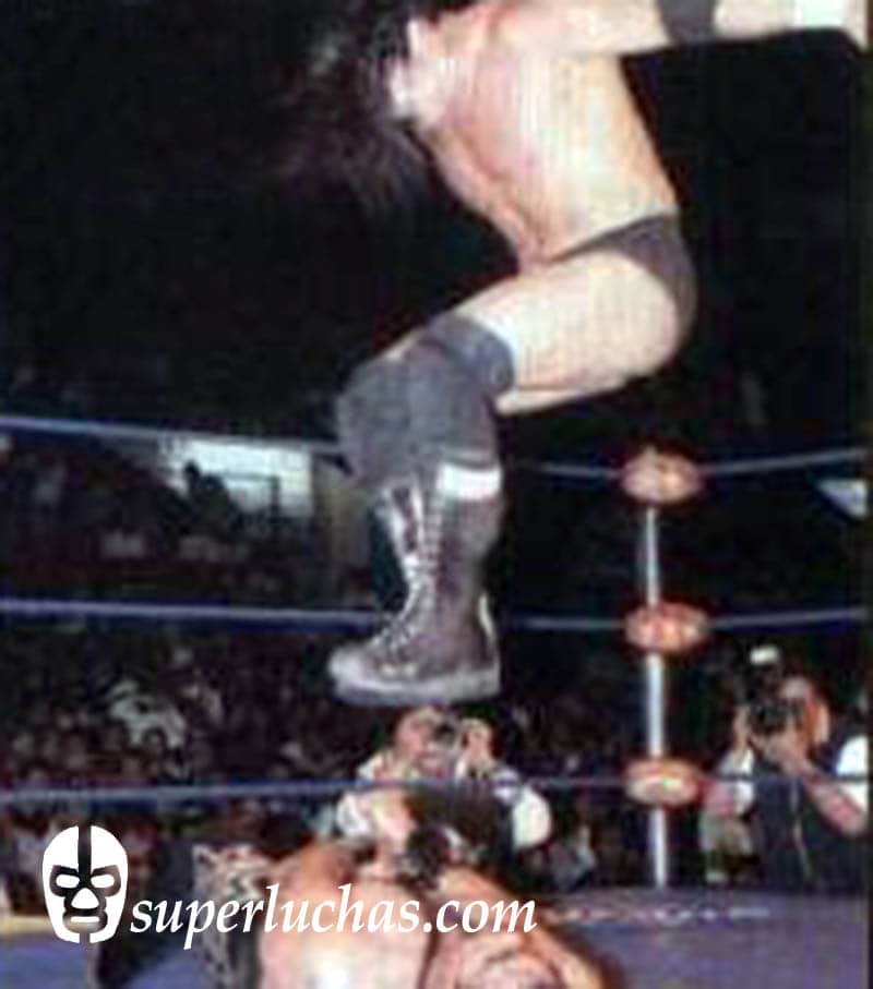 En un día como hoy... 2005: Canek Jr. llega a la Arena México... Vampiro Canadiense regresa a AAA 5 Hijo del Perro Aguayo vs. Universo 2000