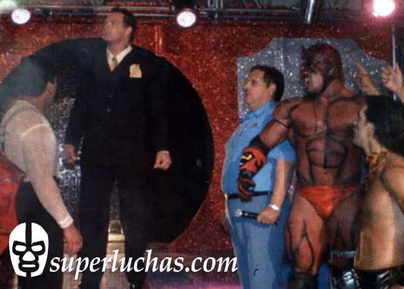 En un día como hoy... 2005: Canek Jr. llega a la Arena México... Vampiro Canadiense regresa a AAA 9 El Vampiro se presenta en AAA