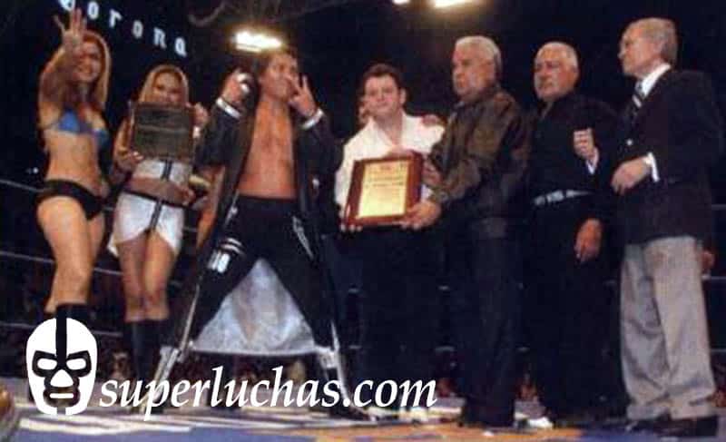 En un día como hoy... 2005: Negro Casas celebra 25 años de luchador... Surgen Los Perros del Mal 4 Negro Casas
