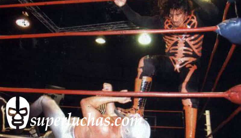 En un día como hoy... 2005: Negro Casas celebra 25 años de luchador... Surgen Los Perros del Mal 15 Súper Parka vs. Hijo del Santo