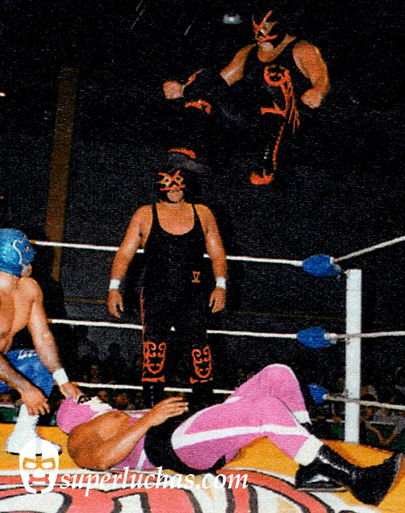 Villano III, Villano IV y Blue Panther vs. El Fantasma