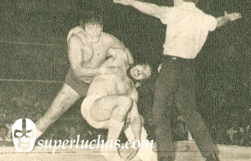 Ray Mendoza vs. Coloso Colosetti