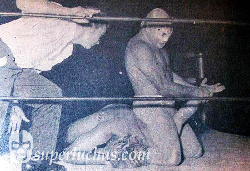 En un día como hoy... 1963: Santo vs. Benny Galant, máscara contra cabellera — Karloff Lagarde vs. el español Antonio Montoro 3 Santo vs. Benny Galant