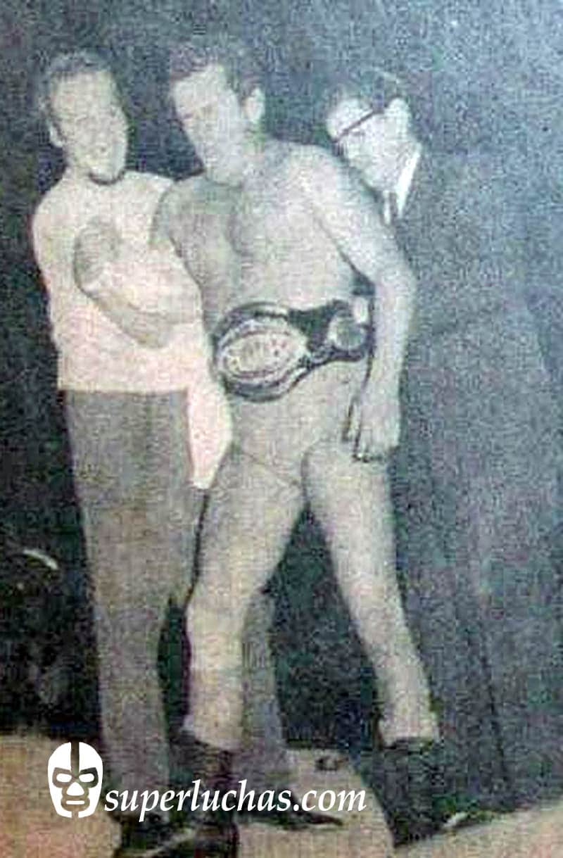 En un día como hoy... 1963: Santo vs. Benny Galant, máscara contra cabellera — Karloff Lagarde vs. el español Antonio Montoro 11 Karloff Lagarde