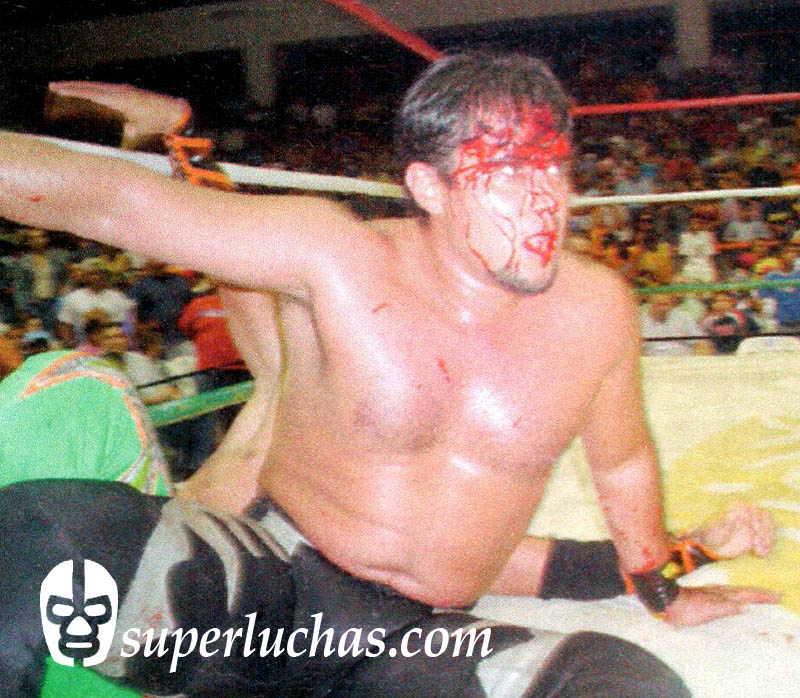 En un día como hoy... 2006: Relámpago rapa a Máscara Mágica en dos al hilo... 1949: Gori Guerrero, Campeón Mundial Welter 3 Máscara Mágica