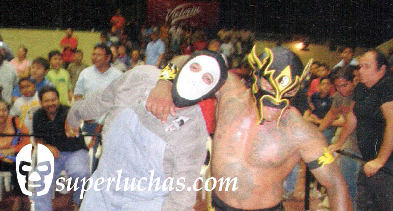 En un día como hoy... 2006: Relámpago rapa a Máscara Mágica en dos al hilo... 1949: Gori Guerrero, Campeón Mundial Welter 6 Kempo Dragon vs. Street Killer