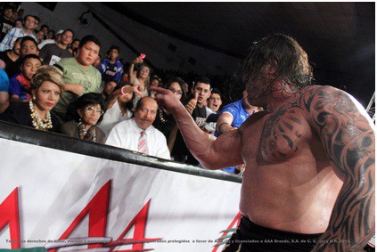 AAA: Resultados en San Luis Potosí, S.L.P. - 01/04/2015 - A pesar de su triunfo, El Patrón Alberto sufre ante Brian Cage 3 Mesías rudazo / Foto cortesía Lucha Libre AAA