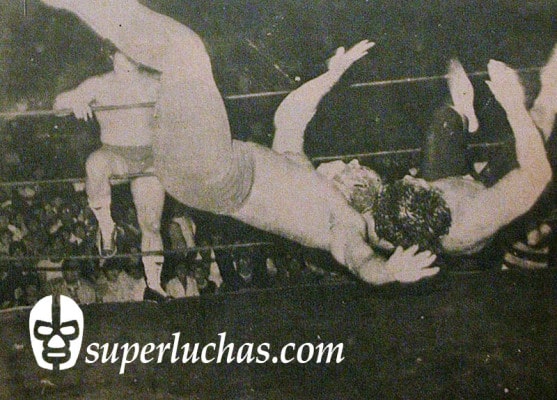 Cuando Konnan le enseñó a Bret Hart a aplicar el Sharpshooter 3 Riki Choshu vs. Canek