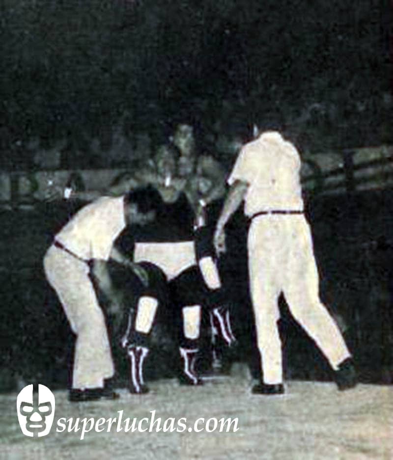 En un día como hoy... 1981: Fallece Memo Rubio... 1967: Rubén Juárez y Raúl Reyes vs. los Espantos 5 Espanto I y Espanto II