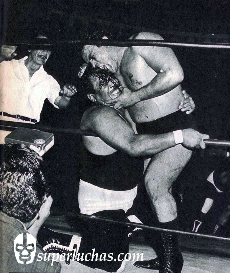 En un día como hoy... 1981: Fallece Memo Rubio... 1967: Rubén Juárez y Raúl Reyes vs. los Espantos 3 Raúl Reyes vs. Espanto I