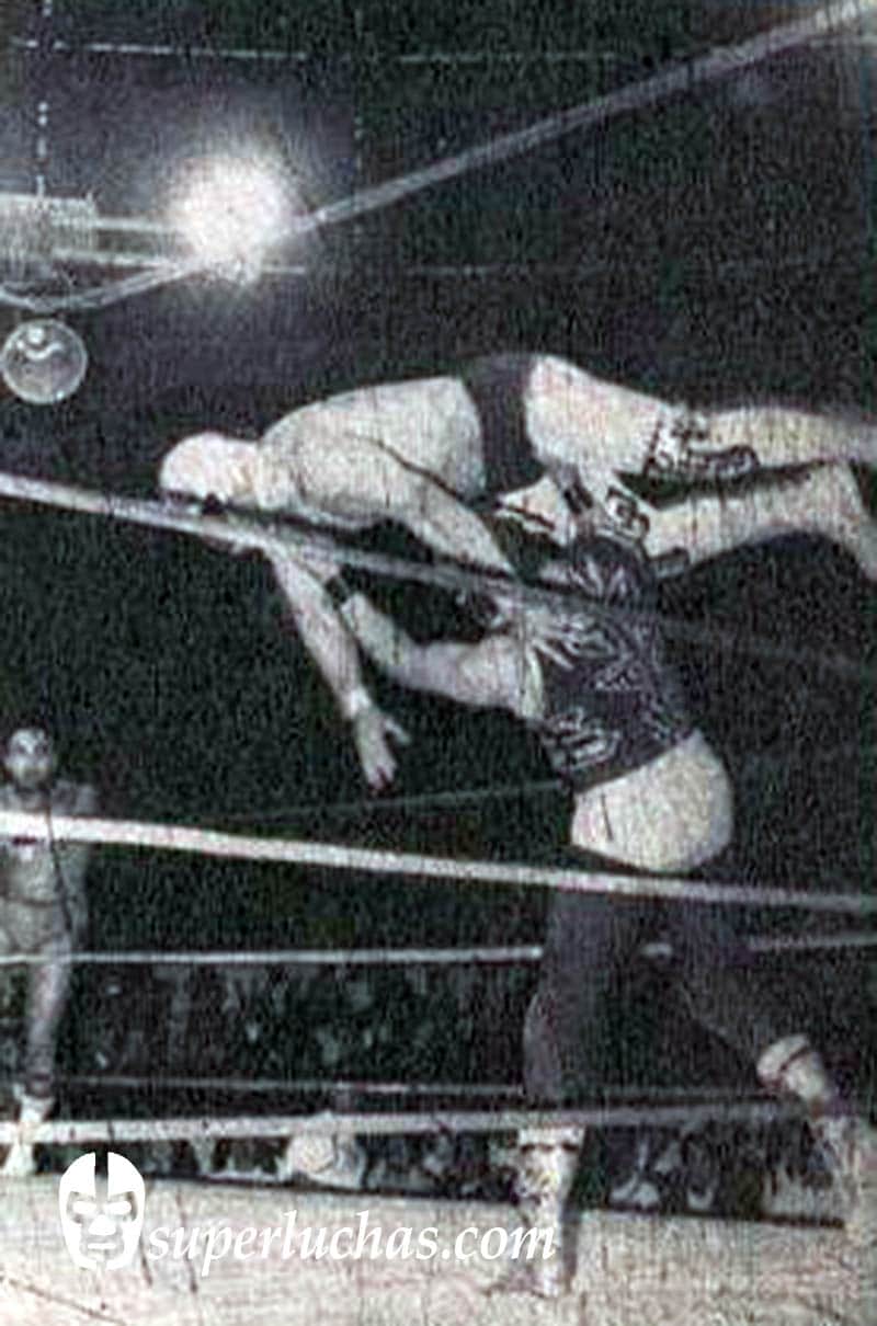 Tinieblas vs. Canek