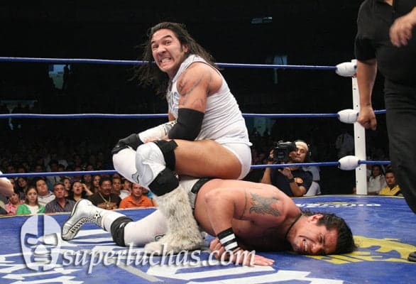Hijo del Perro Aguayo vs. Heavy Metal