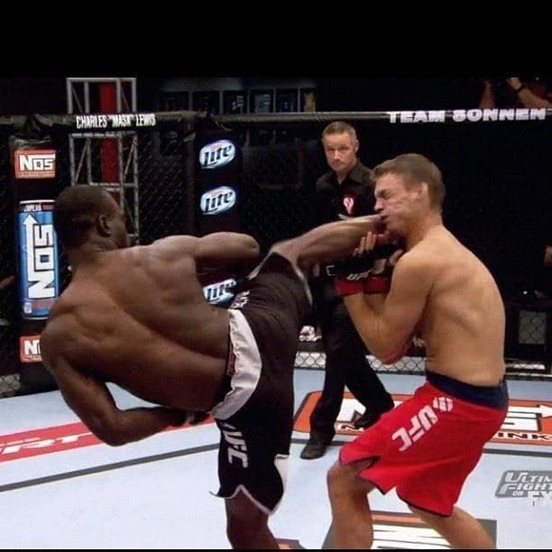 "Me maltrataban tanto en la escuela que pensé en el suicidio":Uriah Hall 1 Hall hizo uno de los nocauts más memorables de la historia de UFC