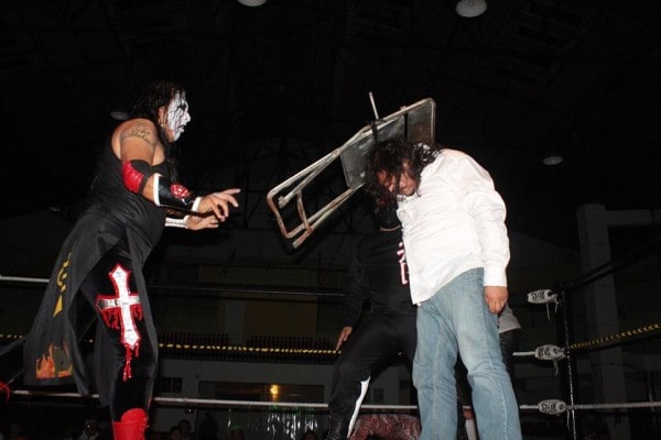 Xtreme Warriors: El Infierno consumió la “Ola Dorada” 6 Stigma castigando al Vampiro.