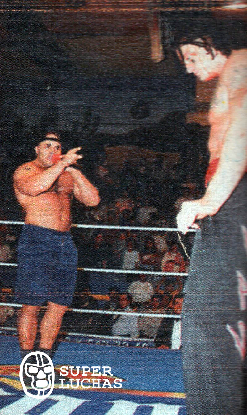 Konnan reta a Vampiro Canadiense