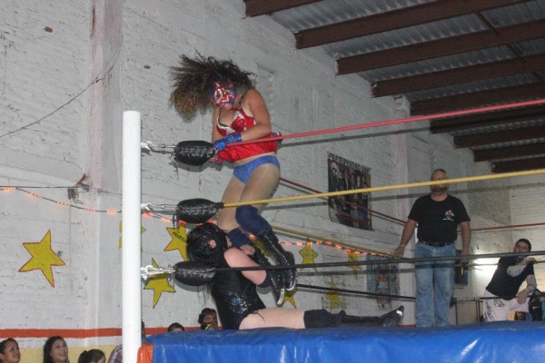 La Guerra Extrema termina en empate 5 Muñeca Sarkasmo haciendole frente a Keira.