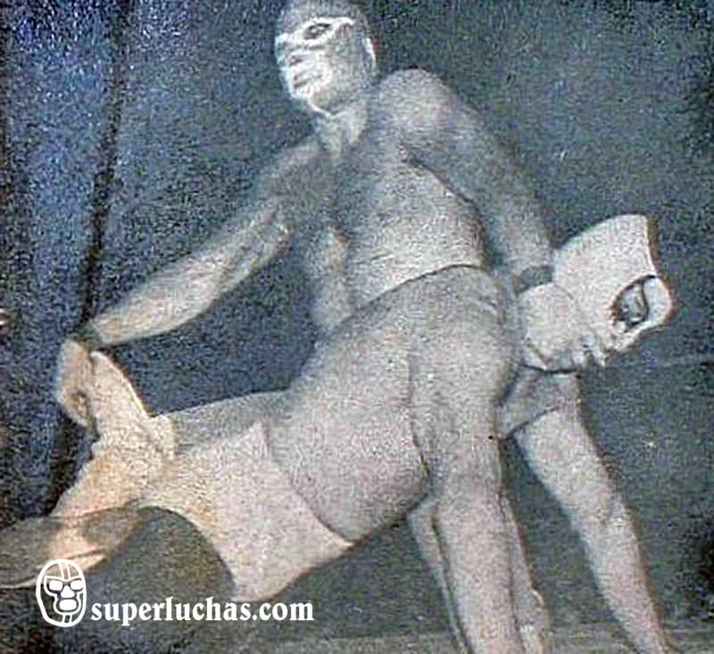Aníbal vs. Cien Caras