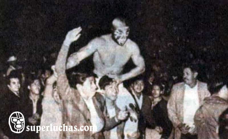 En un día como hoy... 1965: Hace medio siglo, Mil Máscaras debuta en la Arena México 2 Mil Máscaras
