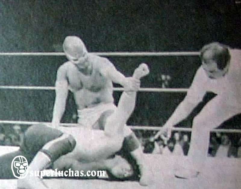 En un día como hoy... 1984: Lizmark vs. Sangre Chicana en súper libre... Jerry Estrada vs. Mogur por el Campeonato Nacional de Peso Medio 2 Lizmark vs. Sangre Chicana
