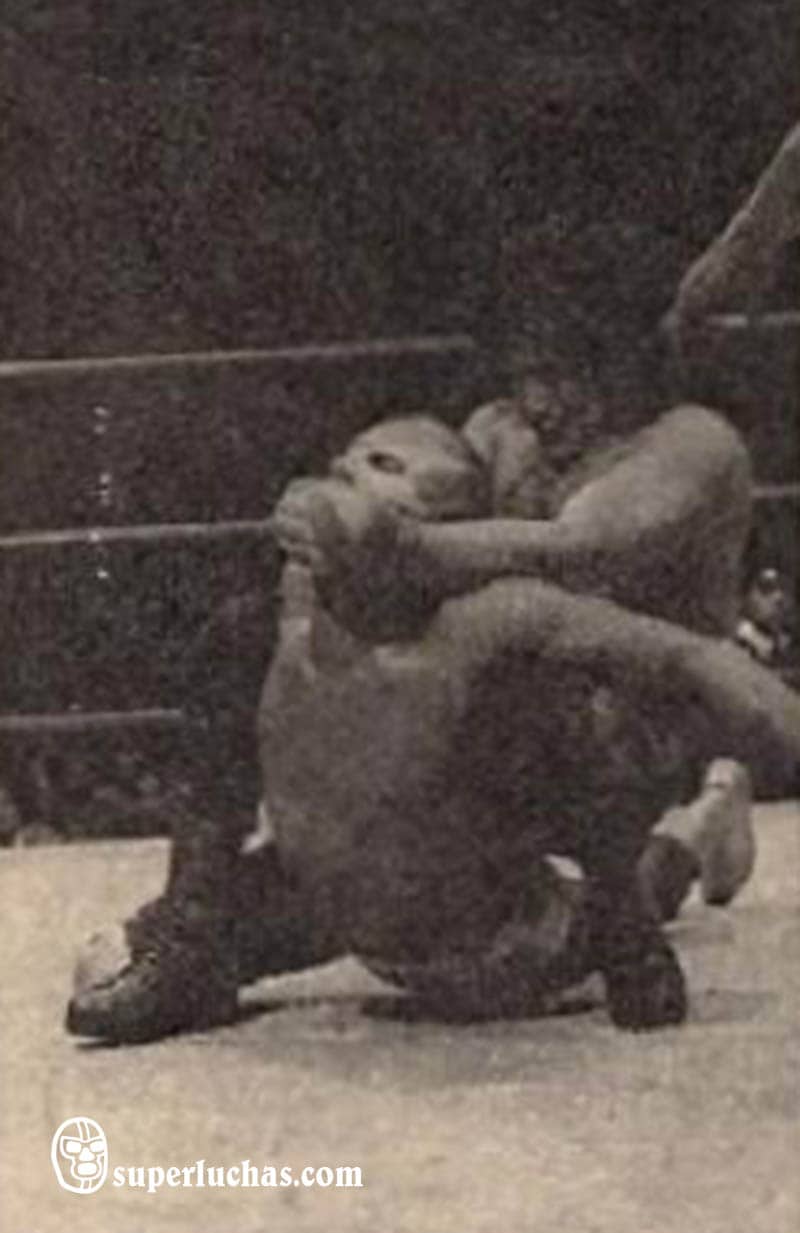 En un día como hoy... 1984: Lizmark vs. Sangre Chicana en súper libre... Jerry Estrada vs. Mogur por el Campeonato Nacional de Peso Medio 3 Lizmark vs. Sangre Chicana