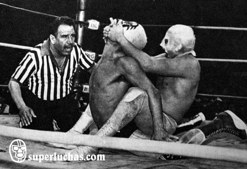 Hijo del Santo vs. Aristóteles