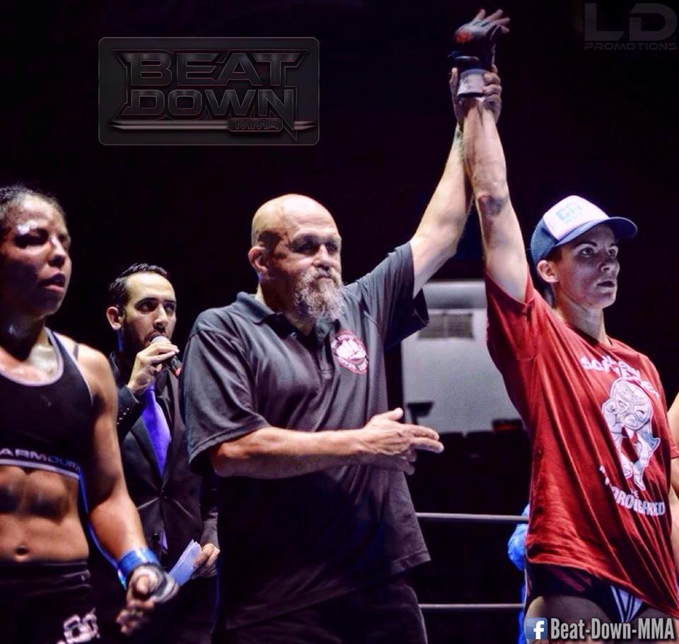 Colleen Schneider vence a Diana Reyes