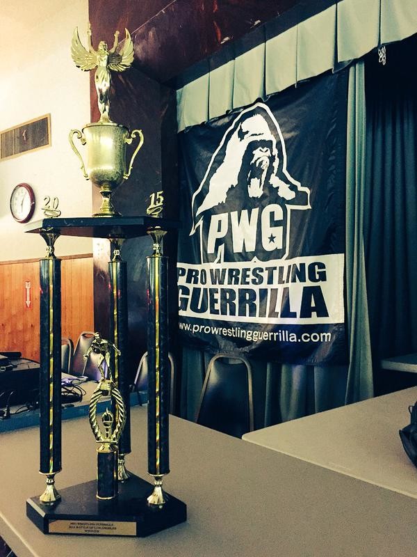Aficionados lanzan dinero a luchadores mexicanos en PWG Battle of Los Angeles 2015 - Resultados de la segunda noche 2 Trofeo PWG Battle of Los Angeles 2015