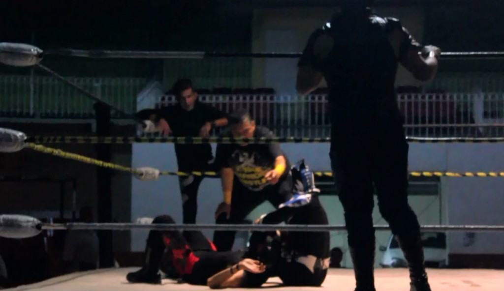 As del Espacio Jr. somete a Rey Pantera Jr.