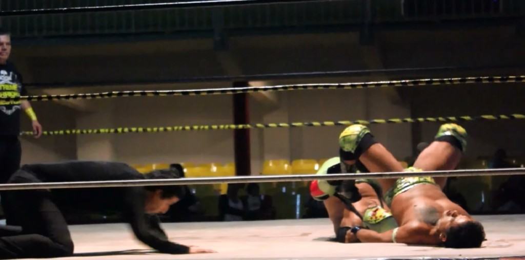 Así terminaba en empate la lucha estrella.