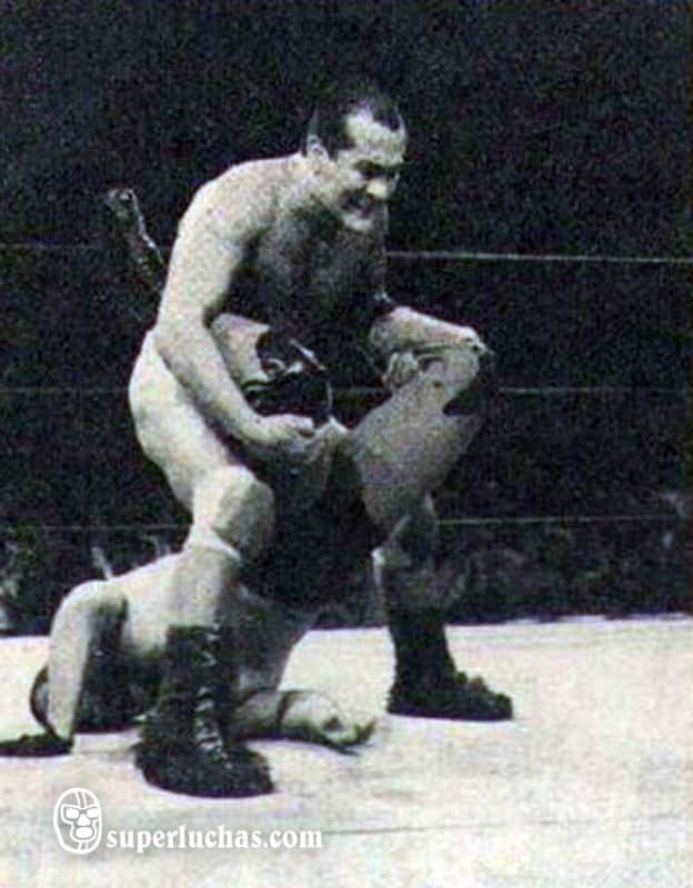 Fallece el rudo inmortal Pedro "Perro" Aguayo 4 Perro Aguayo vs. Mano Negra