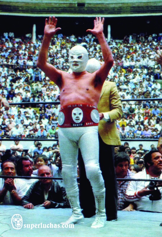 Santo, el Enmascarado de Plata, al Salón de la Fama WWE 2 Despedida de Santo