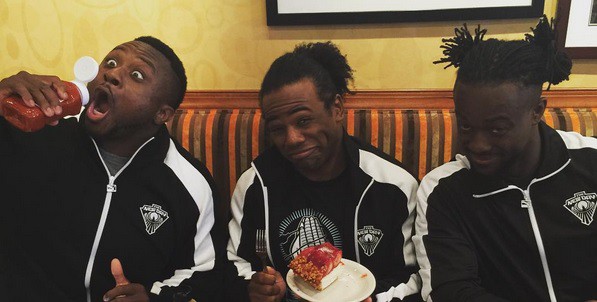 The New Day comiendo en Brooklyn - Instragam @WWE