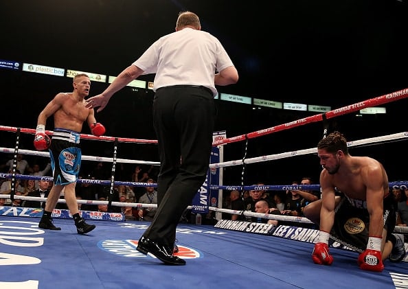 Magdaleno se fue tres veces a la lona en el segundo round de la pelea.