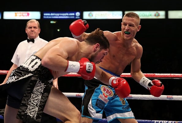 Diego Magdaleno trató de pegar en la zona blanda de Flanagan, pero no logró lastimarlo