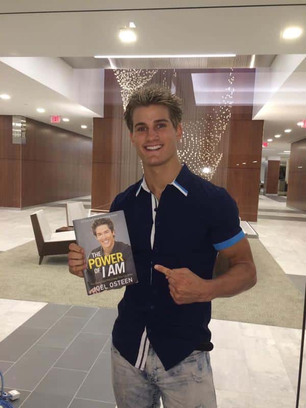 Sage Northcutt impresiona a Dana White en su debut Superluchas