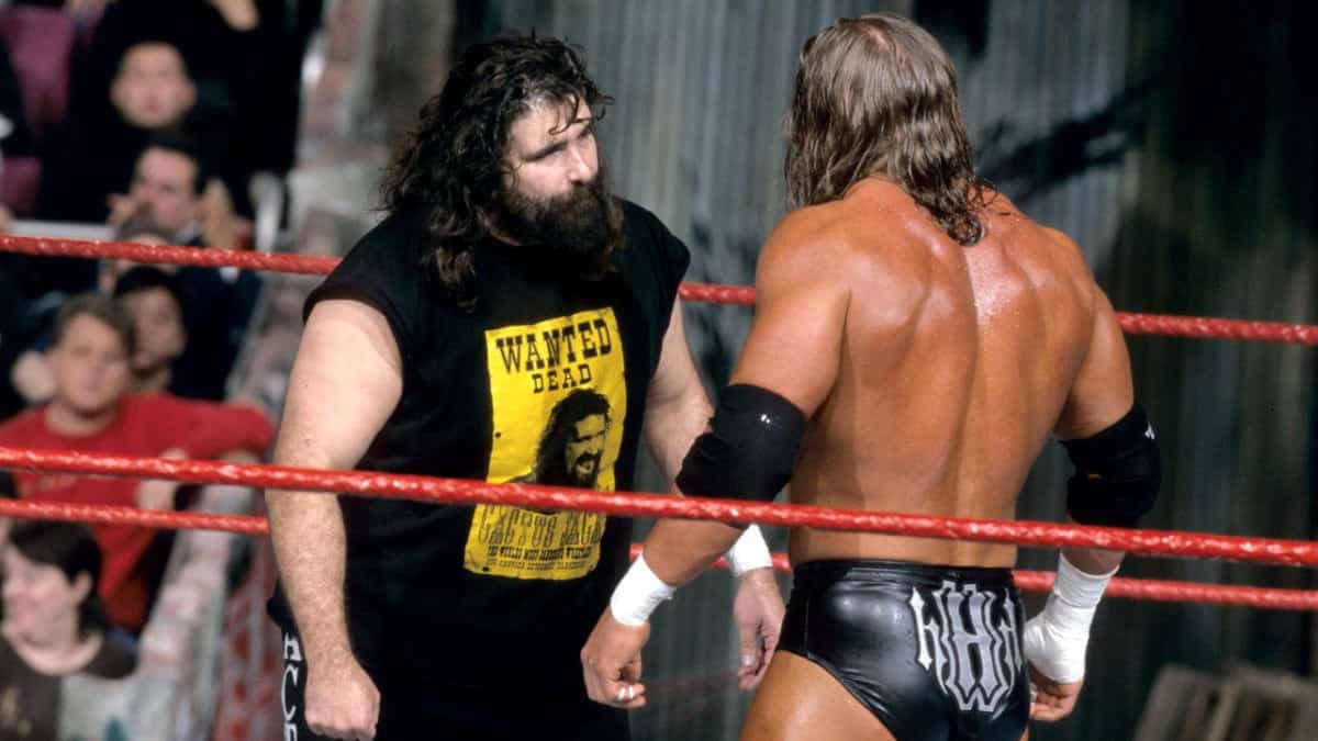 Triple H se convierte en monarca ante Mick Foley