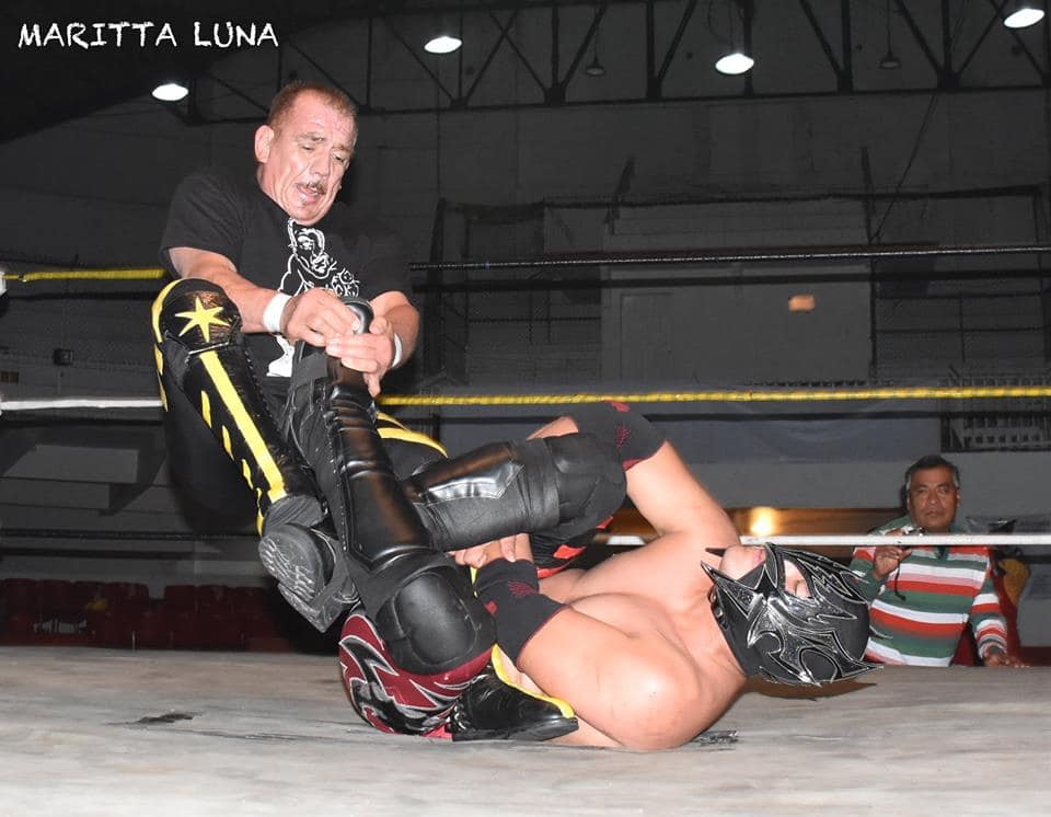 Black Terry, maestría pura en el ring.