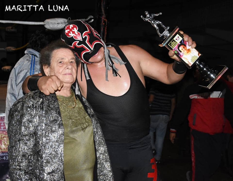Crazy Man y la "Güera".