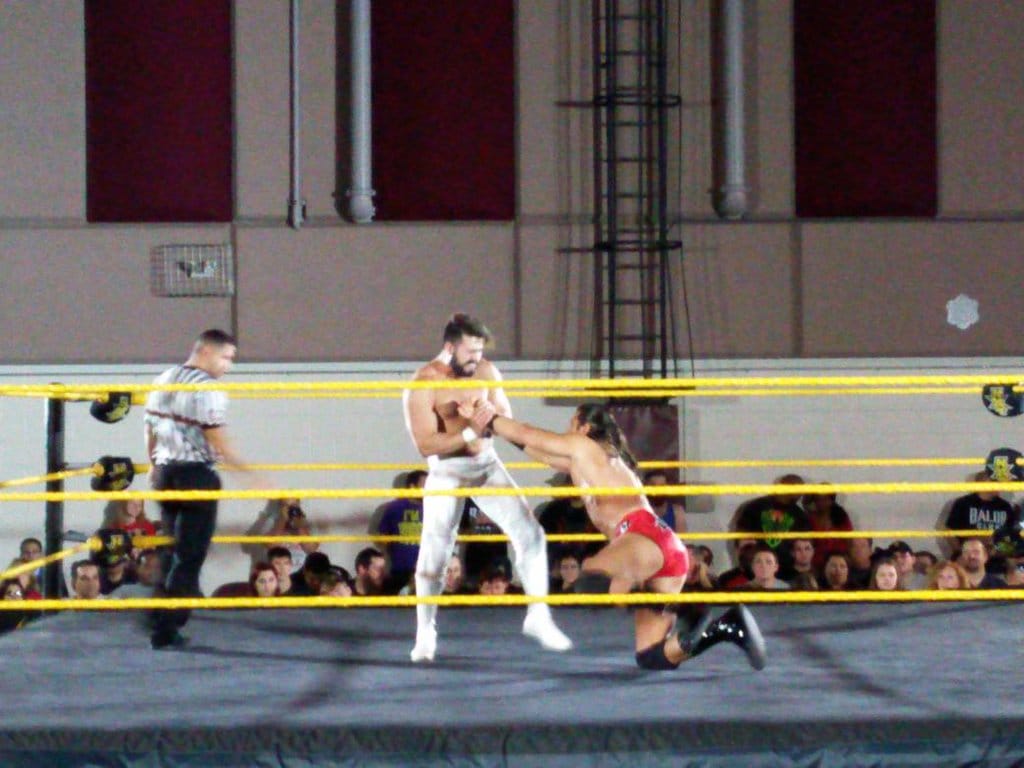 Imágenes WWE: La Sombra (.@MannyAndradeWWE) debuta sin Máscara y con victoria en NXT 4 Manny Andrade (La Sombra) debuta en WWE NXT ganando a Riddick Moss (08/01/2016) / Twitter.com/esp_WWE
