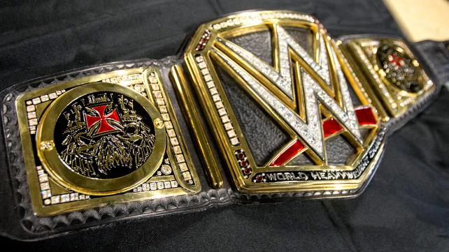 El nuevo diseño de los laterales de cinturón de Triple H – Superluchas