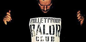 Finn Bálor con la camiseta del Bulletproof